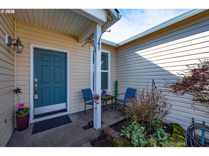 Property Photo: 5410 Donohoe Ave OR 97402