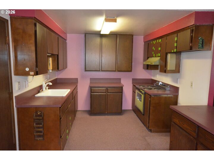 Property Photo:  1685 SW 194th Ave  OR 97003 