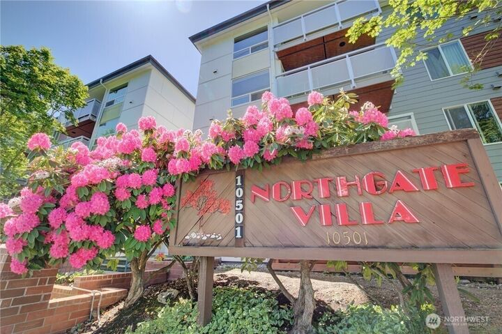 Property Photo: 10501 8th Avenue NE 111 WA 98125