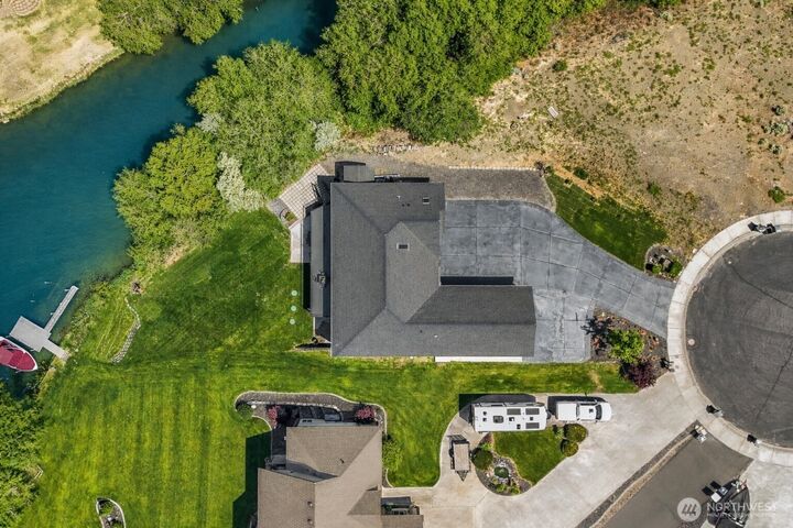 Property Photo:  800 S Camas Place  WA 98837 