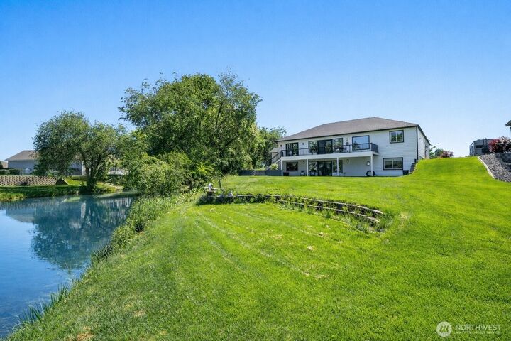 Property Photo:  800 S Camas Place  WA 98837 