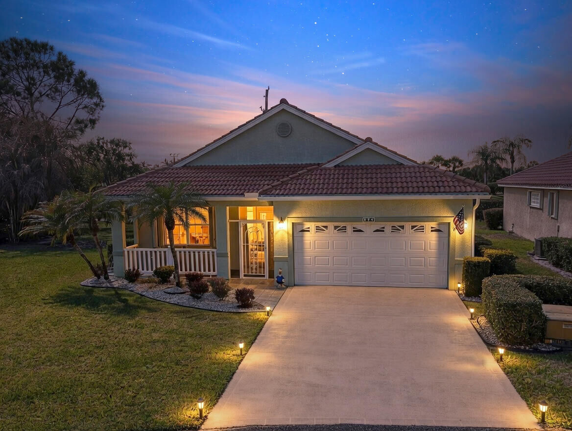 Property Photo:  890 NW Sarria Court  FL 34986 
