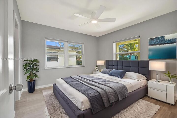 Property Photo:  208 SW 2nd Pl  FL 33004 