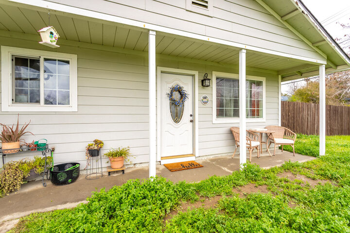 Property Photo:  910 Aloha Street  CA 96080 