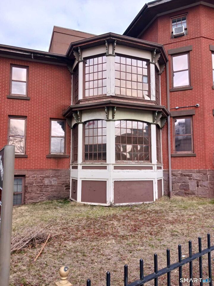 Property Photo:  1 Main Street  CT 06106 