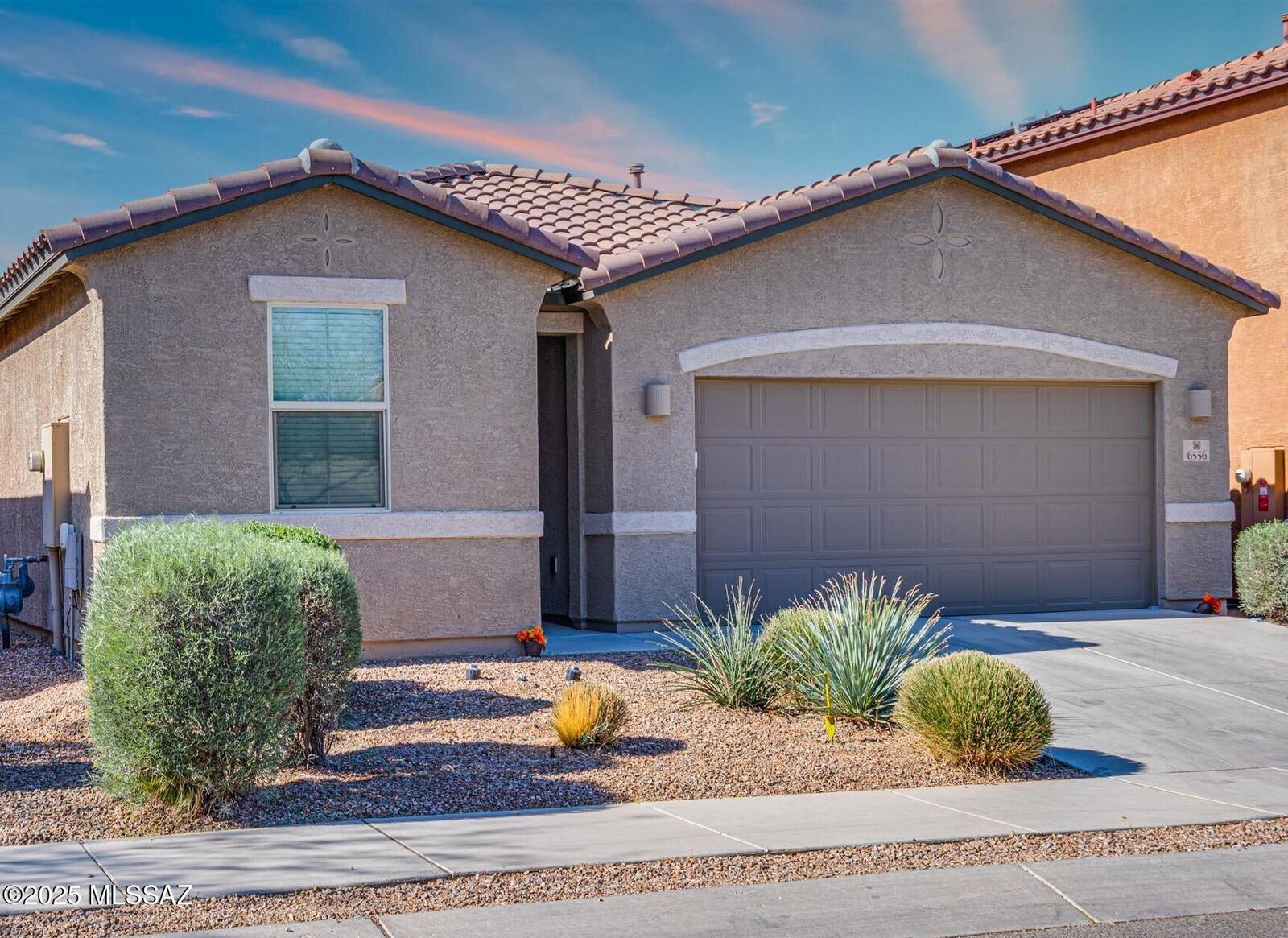 Property Photo: 6556 E Via Arroyo Azul AZ 85756