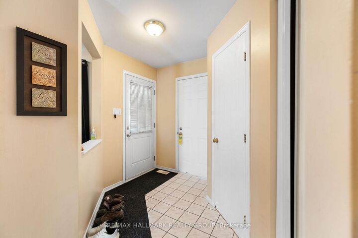 Property Photo: 857 Nesting Way NW ON K4A 3X3
