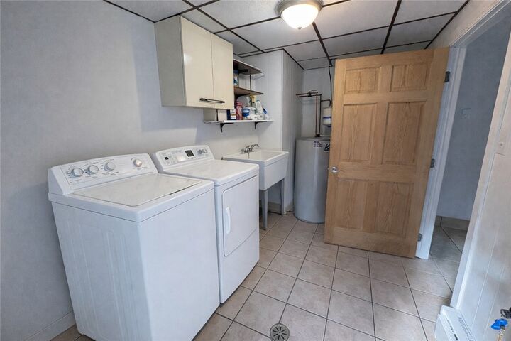 Property Photo:  927 Vance Ave Unit A  PA 15108 