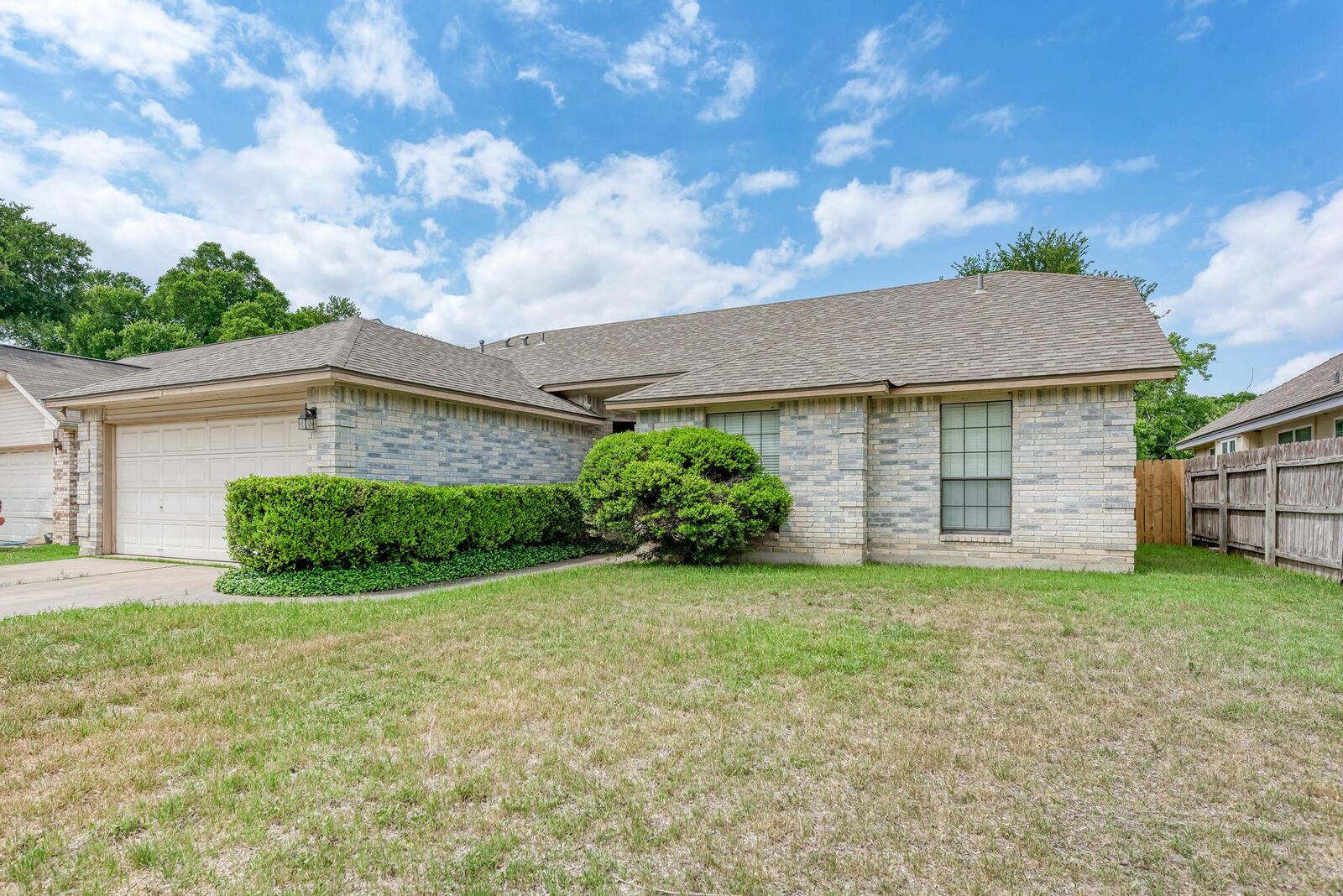 Property Photo:  2104 Mimosa Trail  TX 78664 