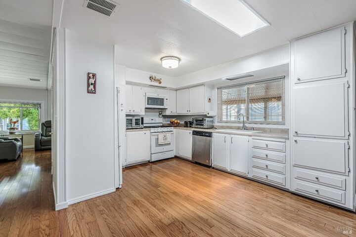 Property Photo: 815 Las Palmas Avenue CA 94949