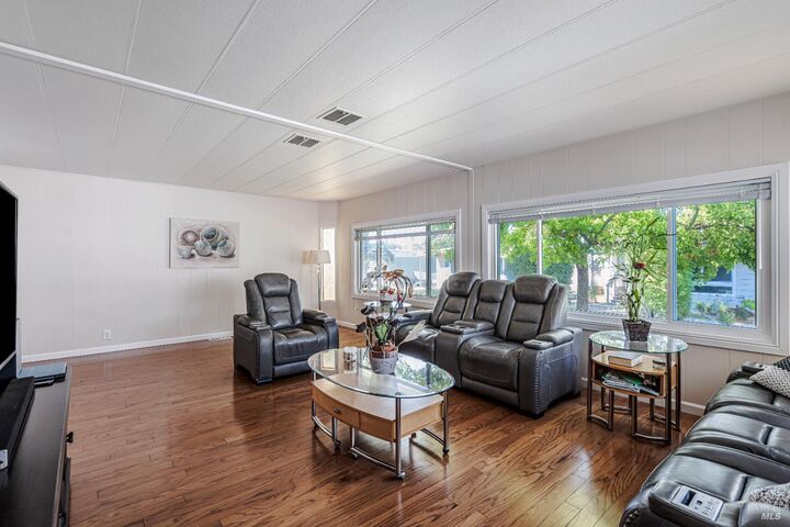 Property Photo:  815 Las Palmas Avenue  CA 94949 