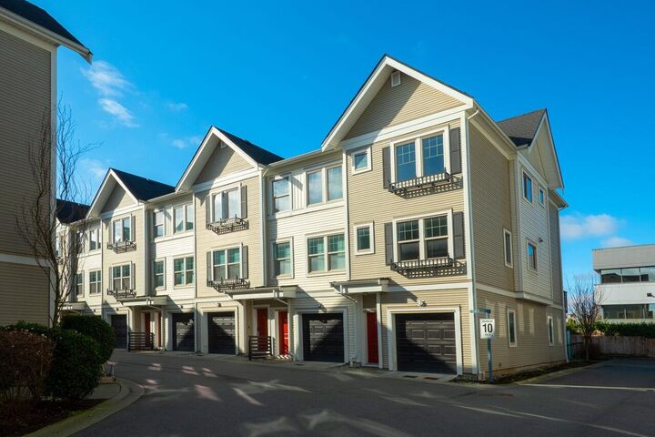 Property Photo: 32633 Simon Avenue 142 BC V2T 0G9