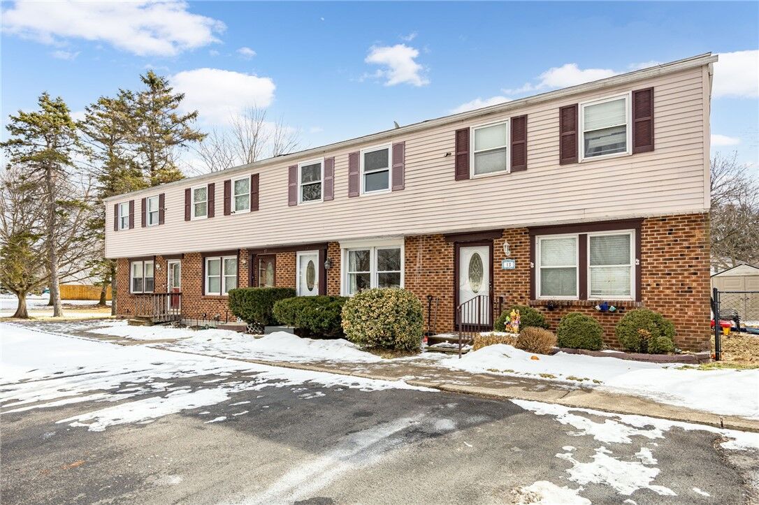 Property Photo:  15 Farmbrook Drive  NY 14425 