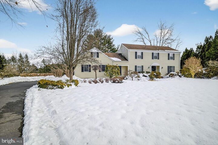 Property Photo:  4 Hardley Drive  NJ 08512 