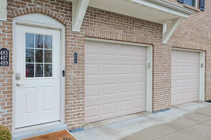 Property Photo: 483 Heritage Square OH 45030