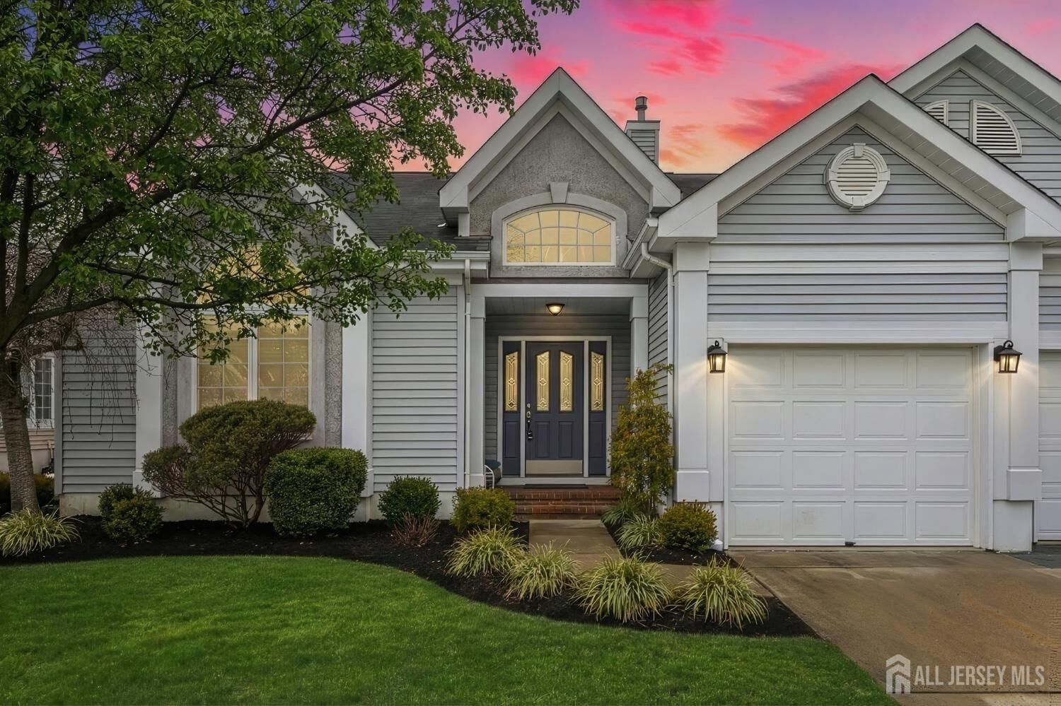 Property Photo:  7 Severn Way  NJ 08831 