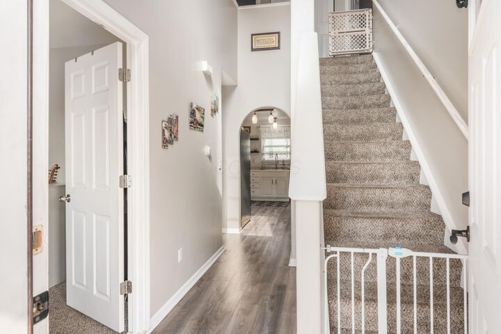 Property Photo:  102 Parkdale Drive  OH 43031 