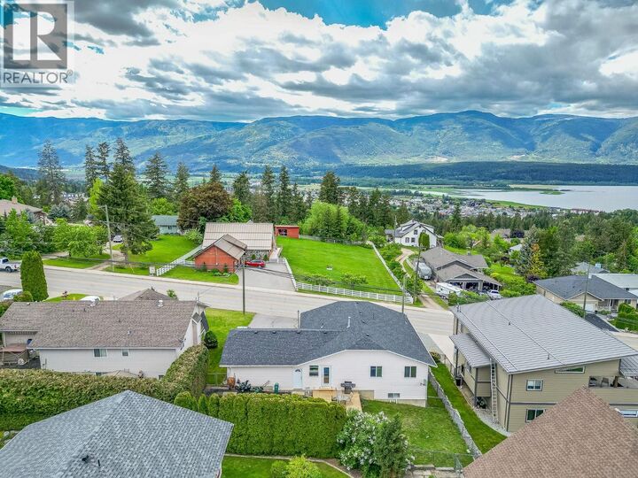 Property Photo:  430 20 Street Southeast  BC V1E 1J4 