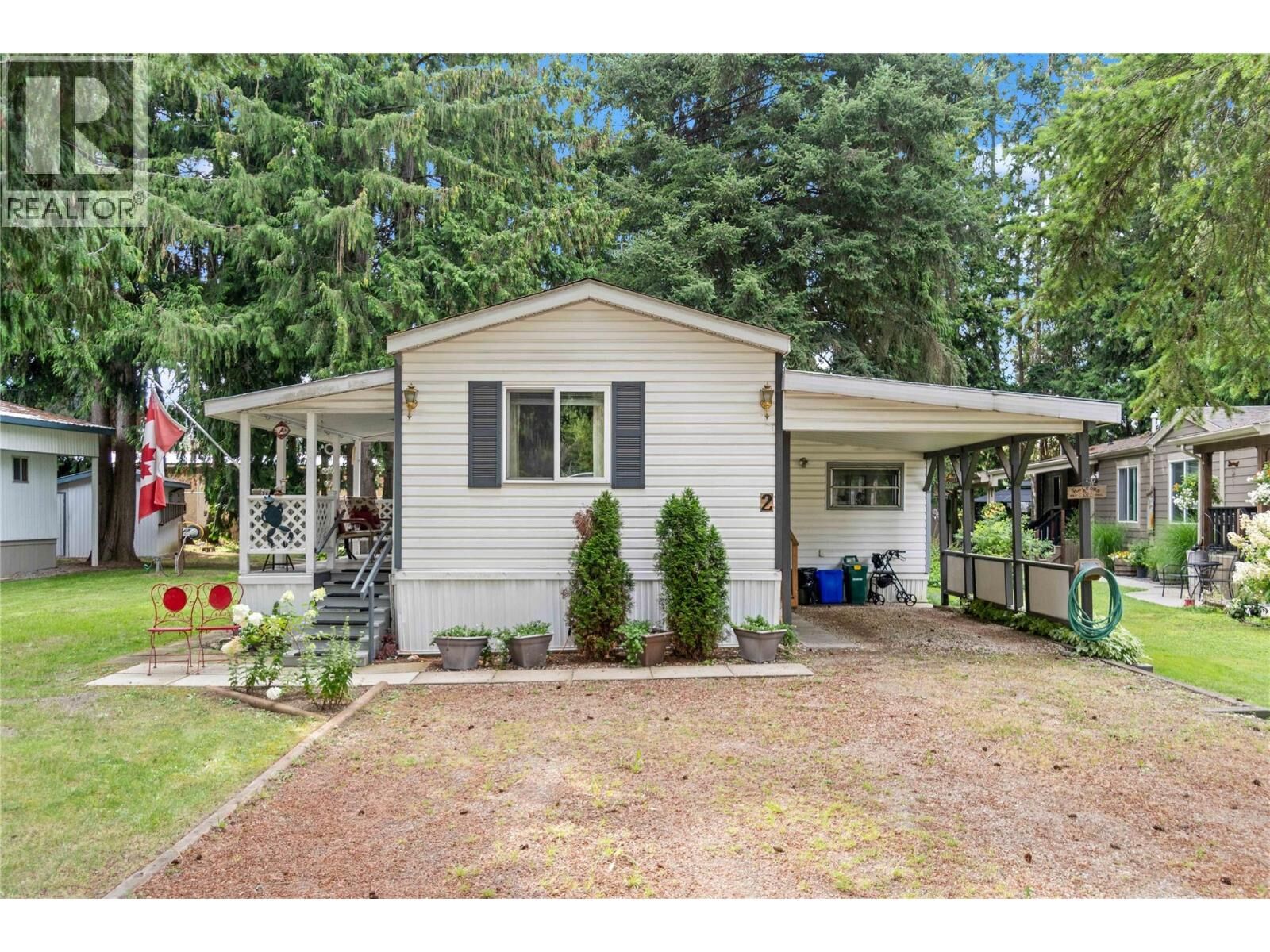 Property Photo:  5161 63 Avenue Northeast 2  BC V0E 1K0 