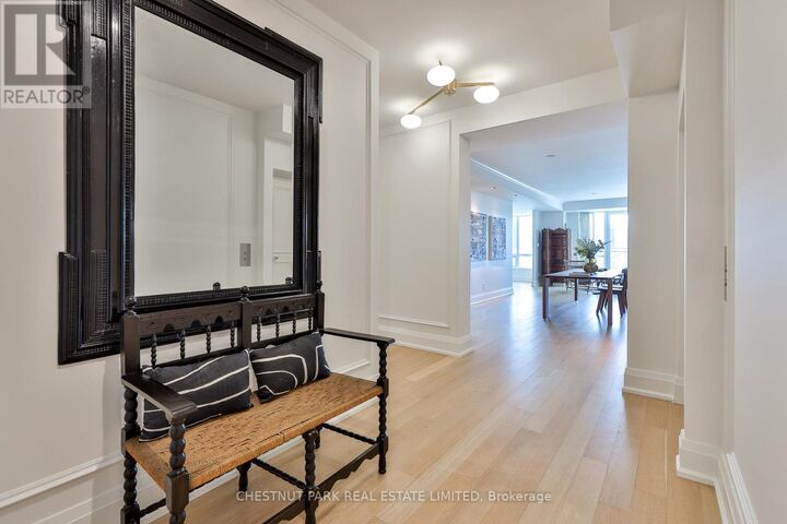 Property Photo:  25 Scrivener Square 909  ON M4W 3Y6 