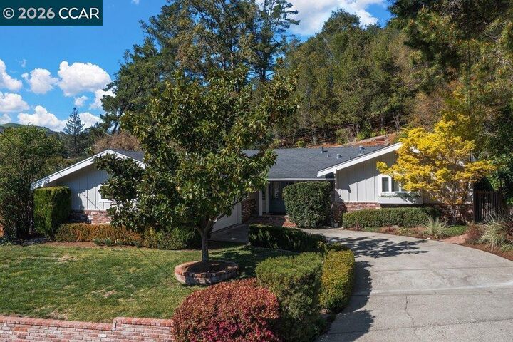 Property Photo: 7 Whitehall Dr CA 94563