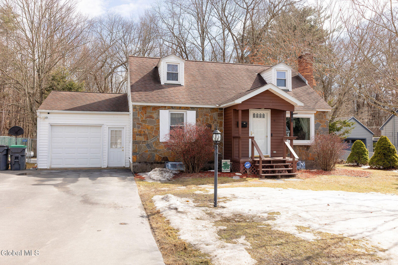 Property Photo:  19 Willow Lane  NY 12302 