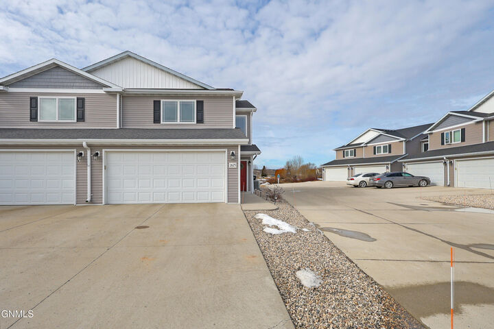 Property Photo:  2625 Douglas Place SE  ND 58554 