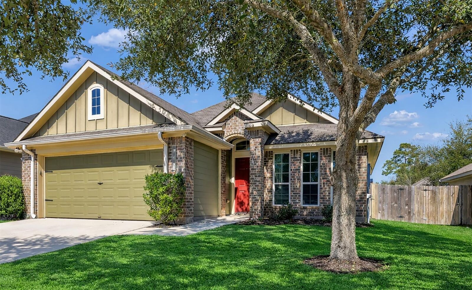 Property Photo:  968 Oak Lynn Drive  TX 77378 