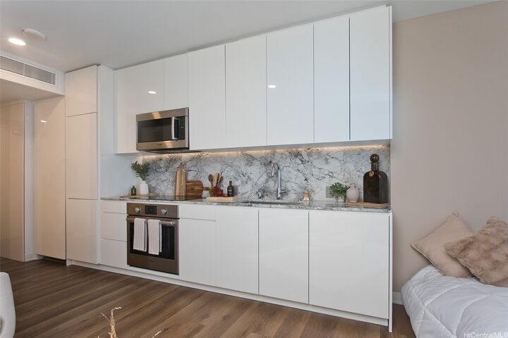 Property Photo:  987 Queen Street 3506  HI 96814 