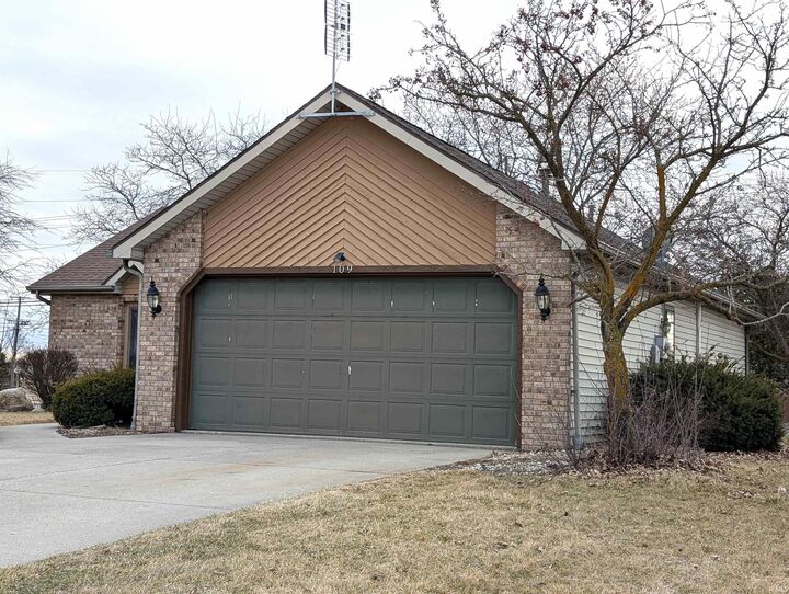 Property Photo:  109 Greenbriar Drive  IN 46714 