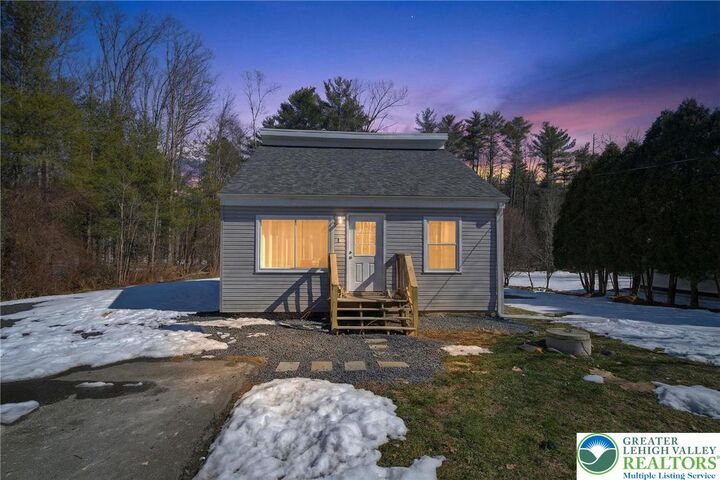 Property Photo:  3084 Pleasant View Drive  PA 18058 