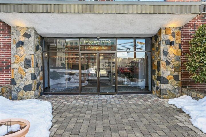 Property Photo:  25 Lake Street 5B  NY 10603 