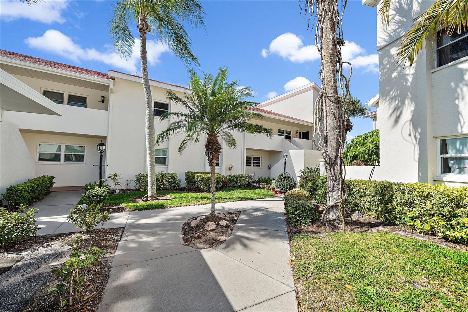Property Photo:  758 Village Circle 207  FL 34292 