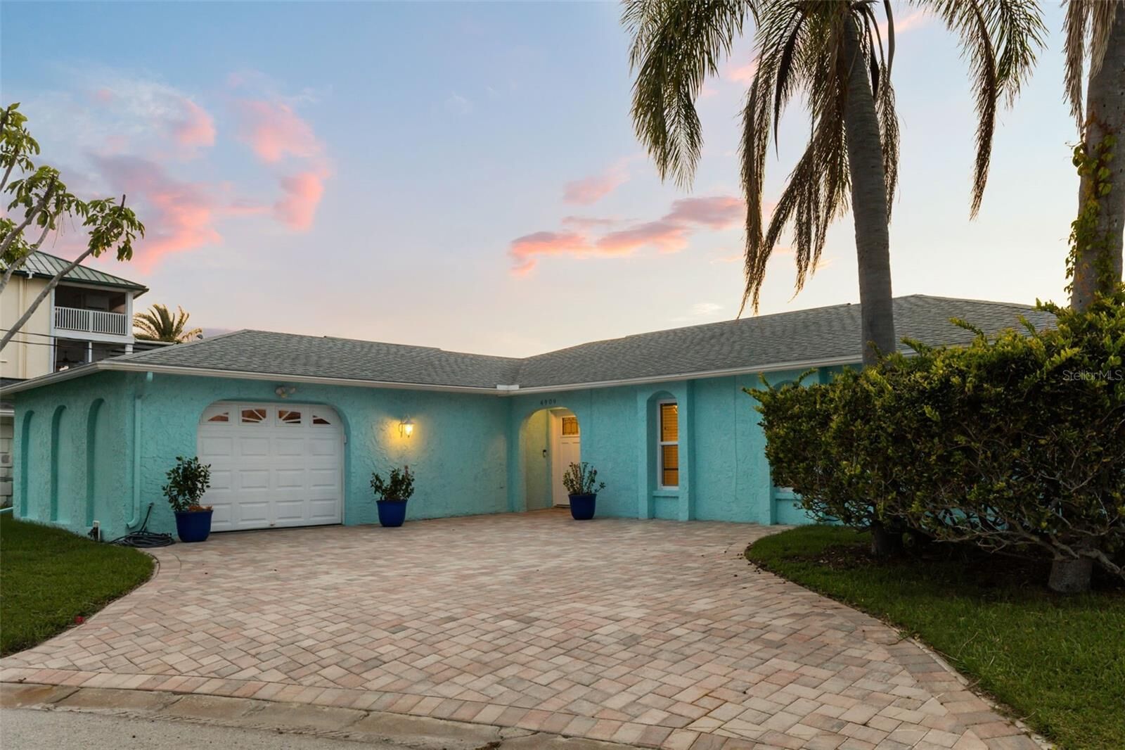 Property Photo: 4909 Shoreview Court FL 34668