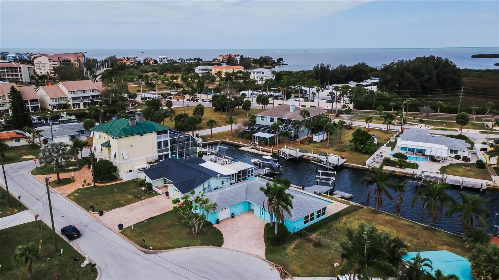 Property Photo:  4909 Shoreview Court  FL 34668 