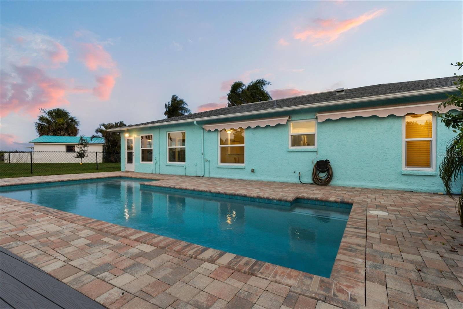 Property Photo:  4909 Shoreview Court  FL 34668 