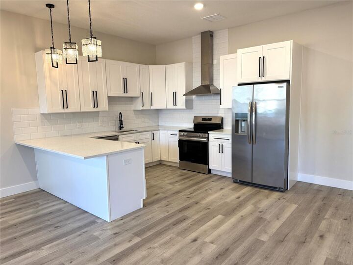 Property Photo: 1039 53rd Avenue N FL 33703