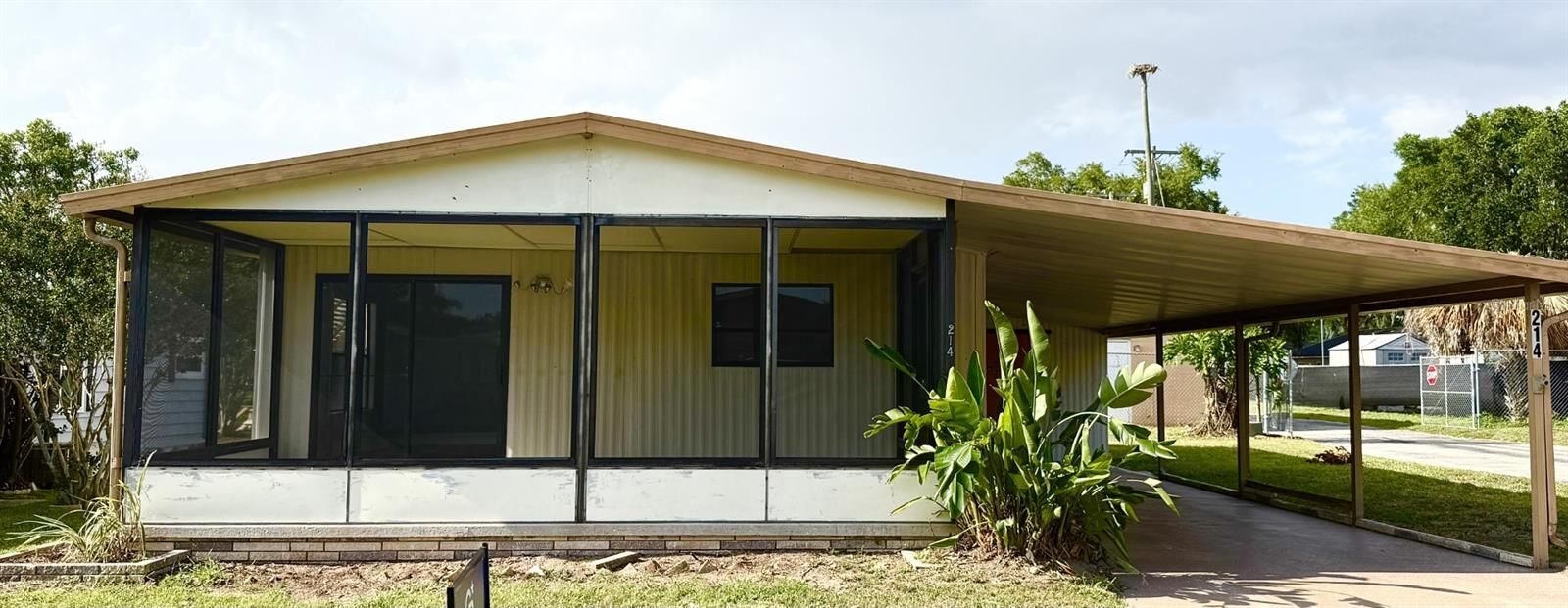 Property Photo: 2055 S Floral Avenue 214 FL 33830