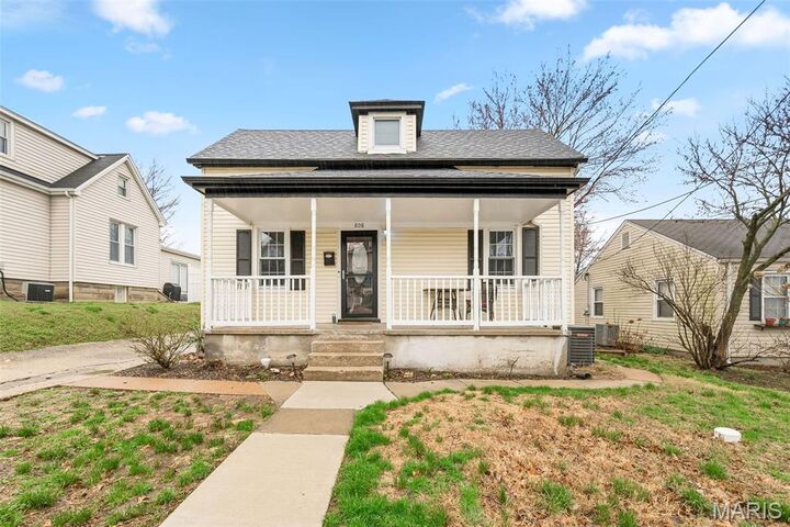 Property Photo:  808 S 6th Street  MO 63301 