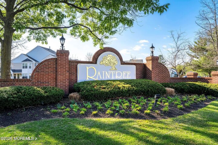 Property Photo:  6 Woodmere Court  NJ 07728 