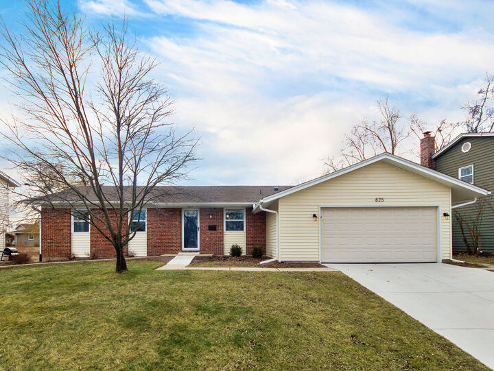 Property Photo:  825 Concord Lane  IL 60192 
