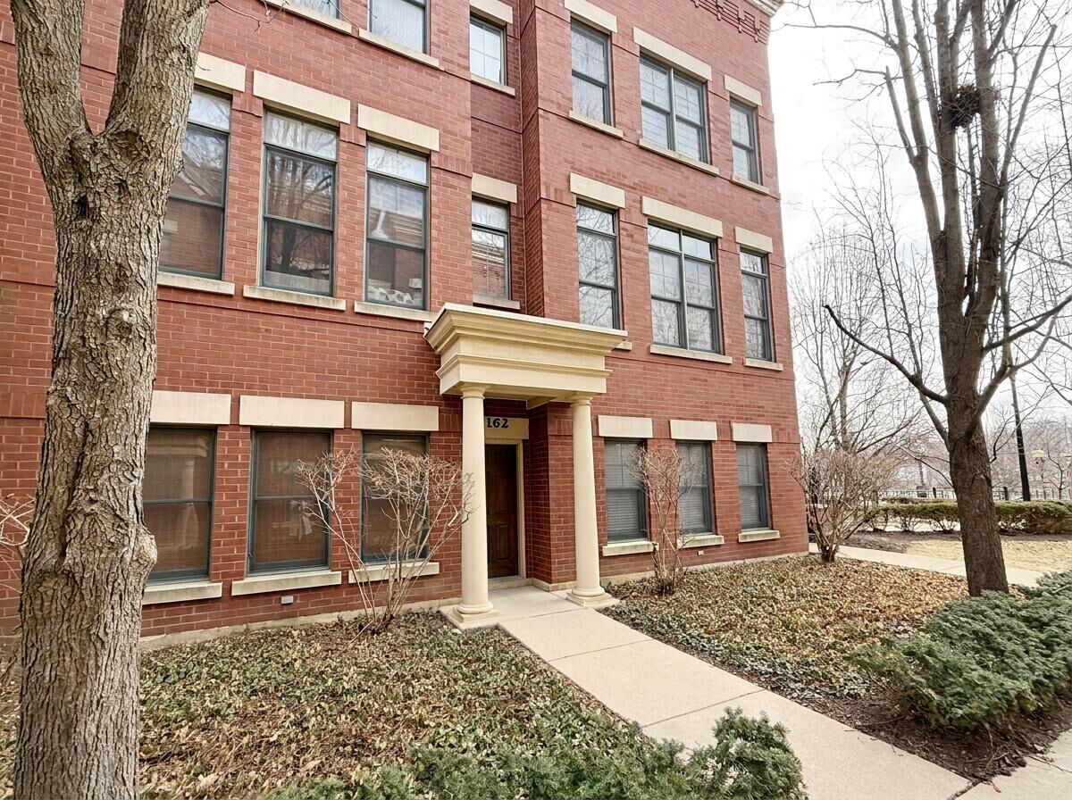 Property Photo:  162 Festival Court  IL 60120 