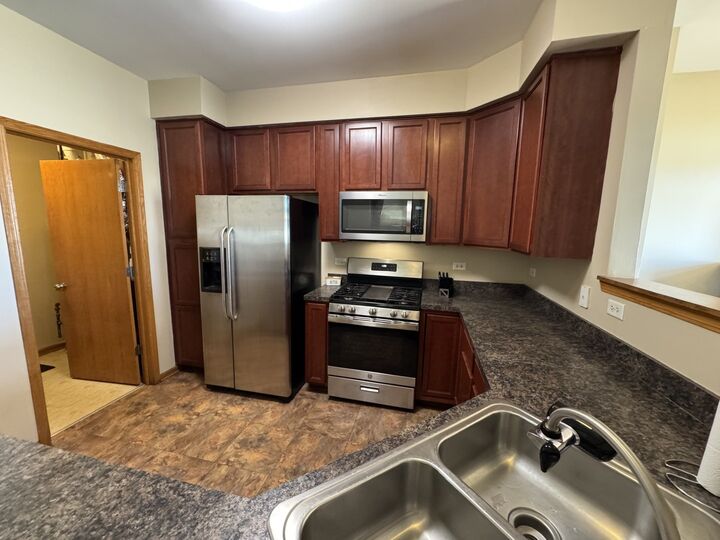 Property Photo:  996 Como Circle  IL 60140 