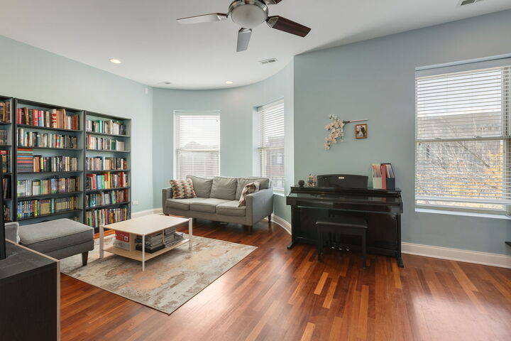 Property Photo:  4315 S Forrestville Avenue 3S  IL 60653 