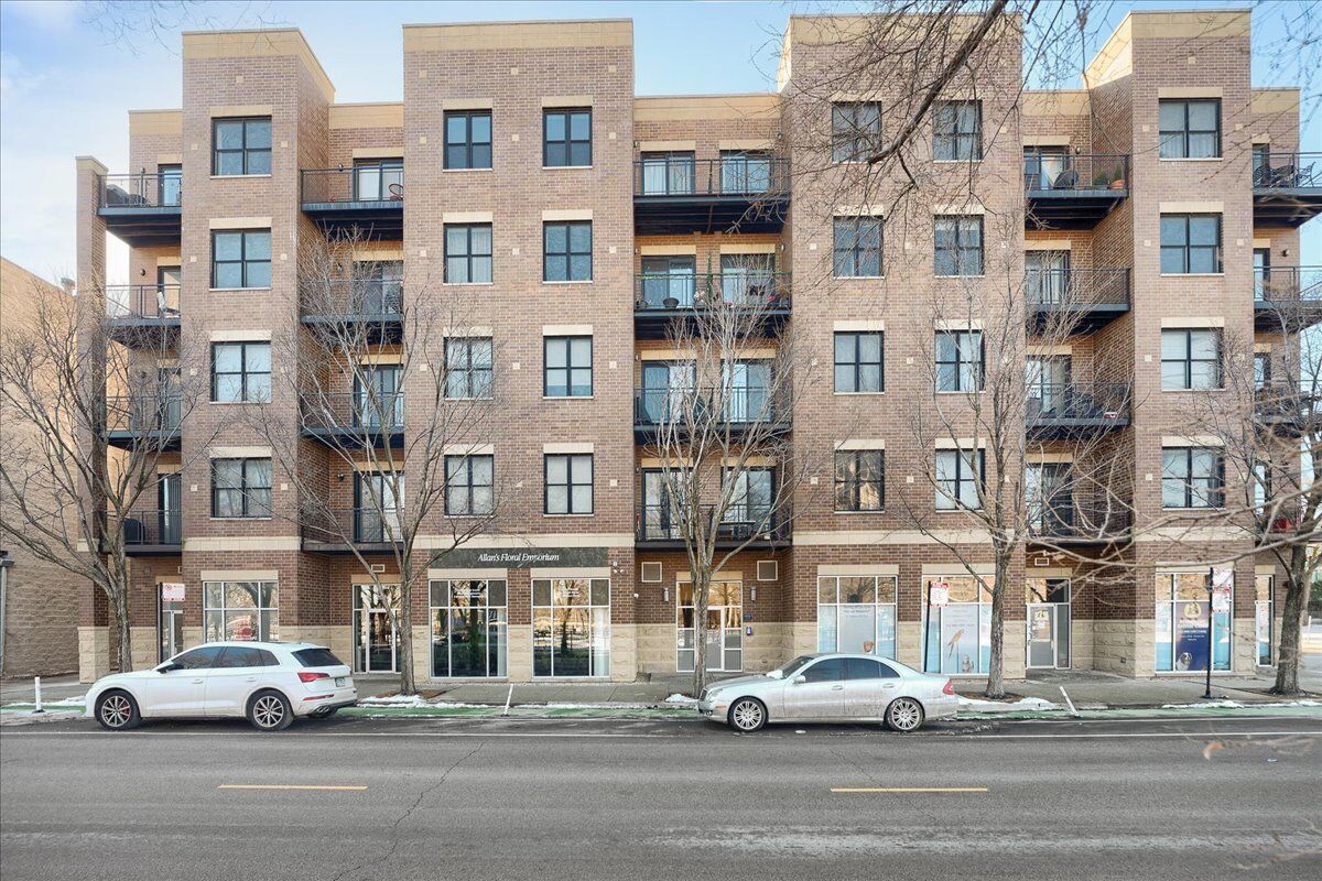 Property Photo: 207 E 31st Street 2G IL 60616