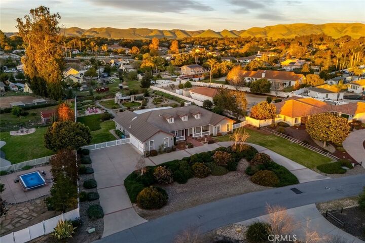 Property Photo:  680 Sweet Donna Place  CA 93444 