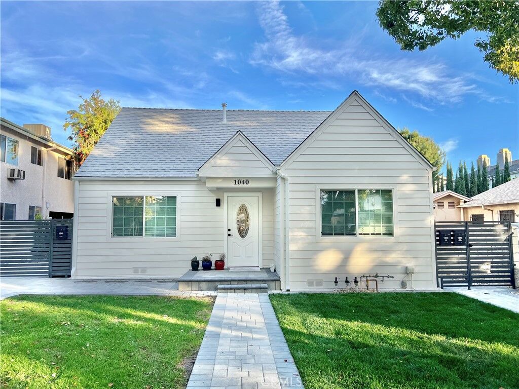 Property Photo:  1040 Ruberta Avenue Aa  CA 91201 