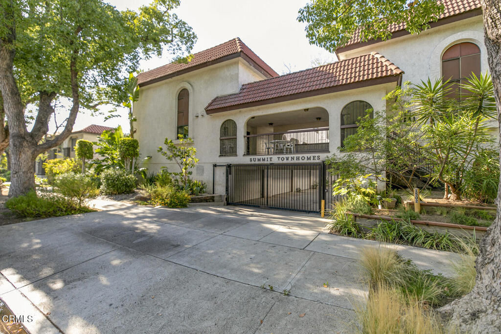 Property Photo:  1502 Rock Glen Avenue G  CA 91205 