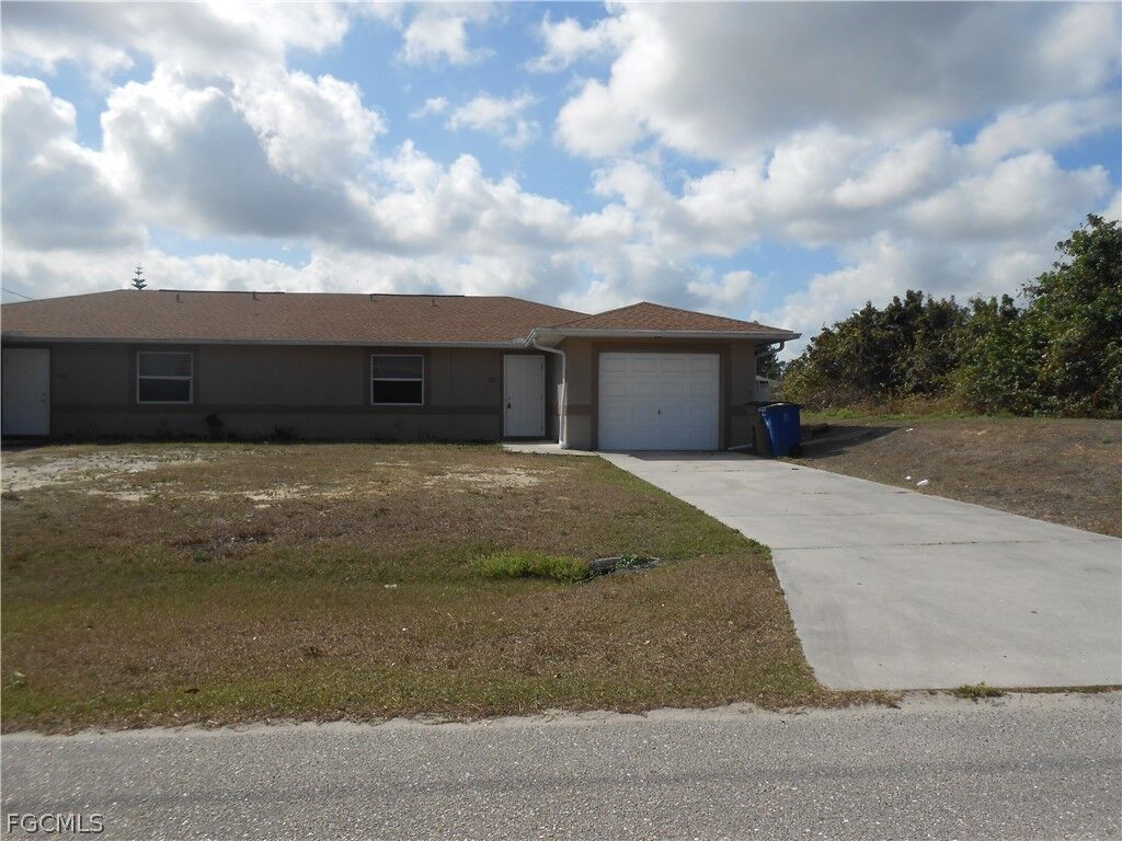 Property Photo:  202 Hightower Avenue S  FL 33973 
