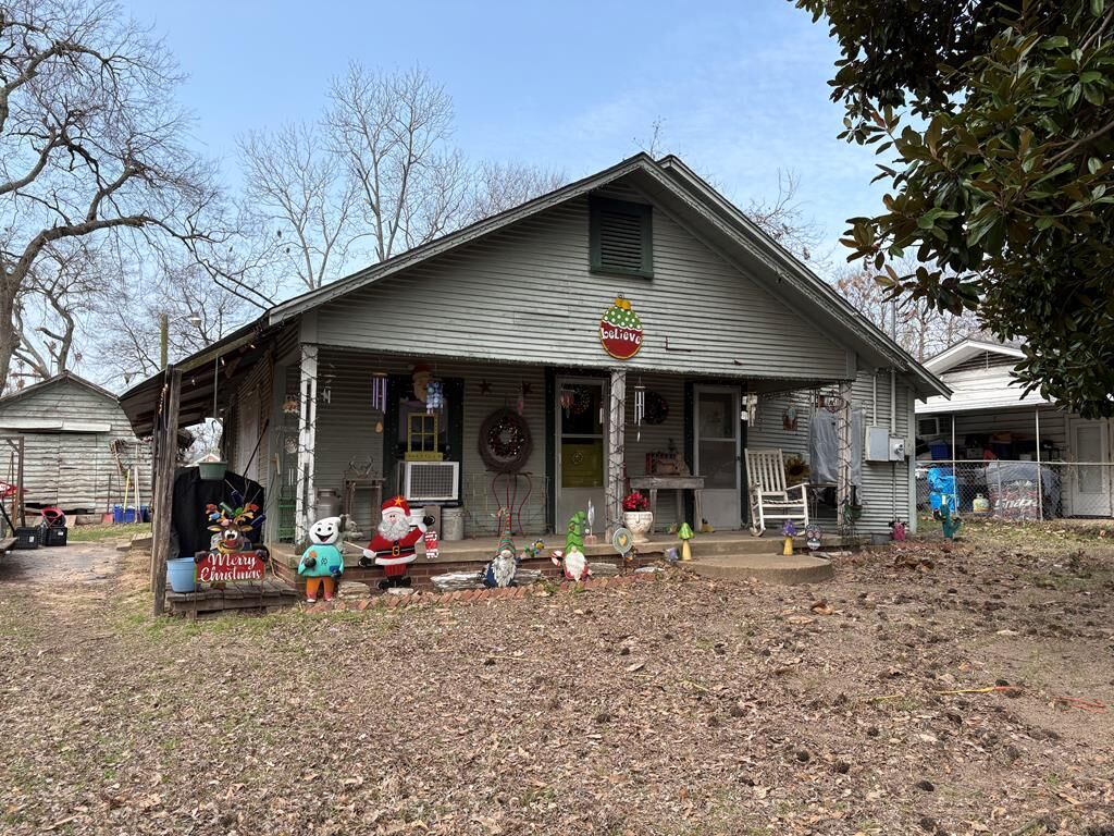 Property Photo: 705.5 N Mill Street TX 75652